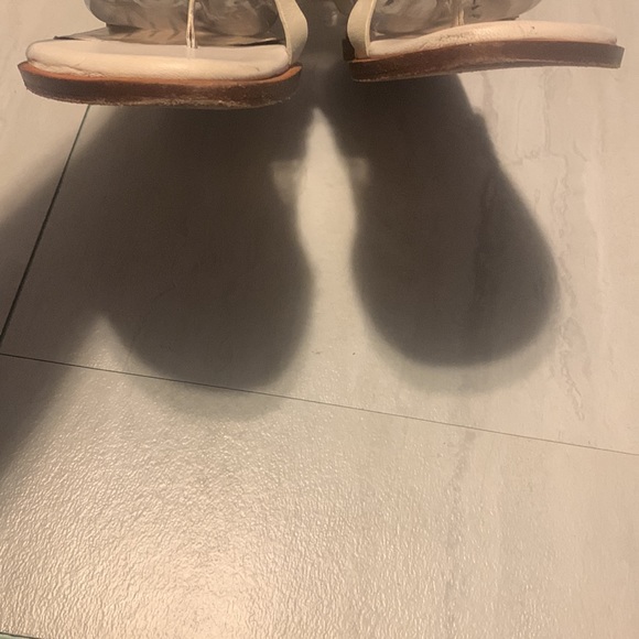 Cole Haan Women's Anica Scallop White Thong Sandals Size 10B - Picture 12 of 15